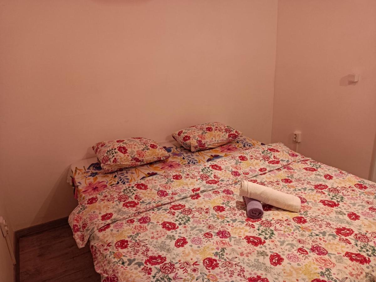 Lux Apartament In The Bubble Of Piata Romana Bucarest Exterior foto
